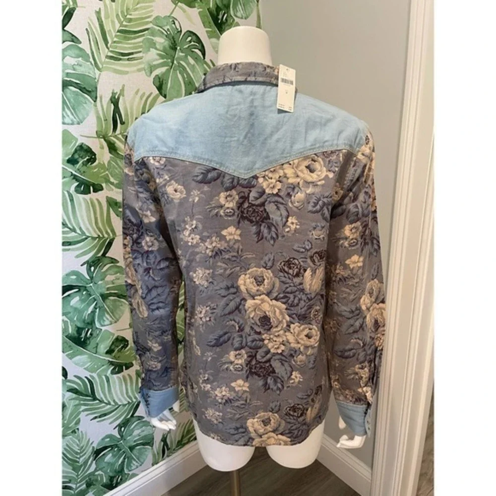 Floral Chambray Button Down - Picture 6 of 8